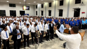 GRUPÃO DOS SENHORES DA ADCAM & CARAVANAS LOUVANDO "ERGA A CABEÇA" COM PARTICIPAÇÃO DE ELIAS SILVA
